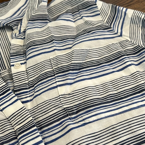 Two by Vince Camuto Linen button front shirt for beach or bed - Picture 3 of 7